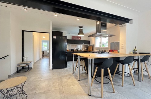 Boussens House | Pool-view holiday home in Toulouse