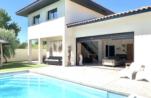 Cap d'Agde Villa | Pool Villa Near Beach