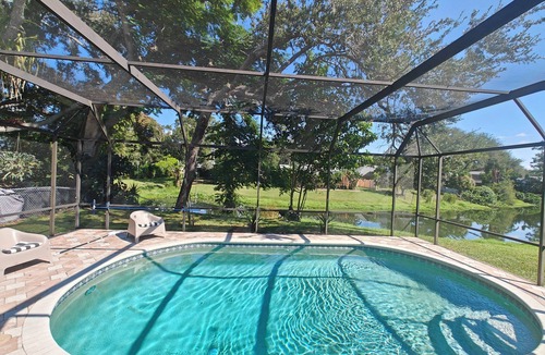 Sarasota Villa | Pool Villa with Hot Tub, sleeps 6, 15 min to Lido Key Beach