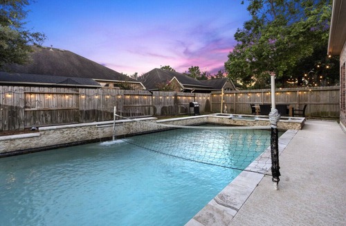 Lake Houston House | Pool Volleyball Oasis |Sleeps 18