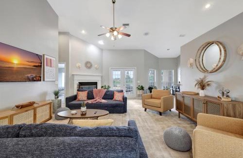 Boyette Springs House | Pool Waterfront Lake 12 PPL Gorgeous