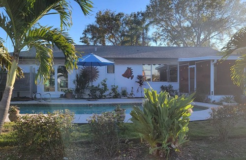Bay Crest Park House | Pool-Waterfront-Pet Friendly