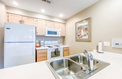 Village of Four Seasons Apartment | Pool | WiFi | Lake Front | Sleeps 4 | MM 13 (491A)
