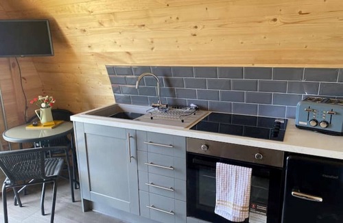 Mortehoe Cabin | Poole farm pods ,Ruby 2 lodge.