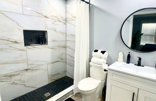 Pooler House | PoolerBnB, Spacious Modern Getaway near Savannah!