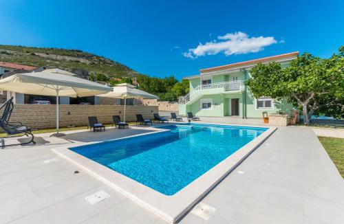 Lisane Ostrovicke House | Poolincluded - Holiday Home Maslina