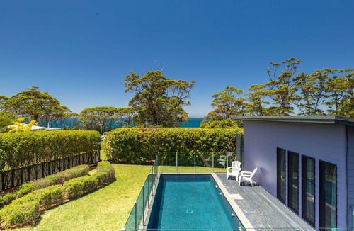Hyams Beach House | POOLSIDE AT HYAMS - 4pm Check Out Sundays!