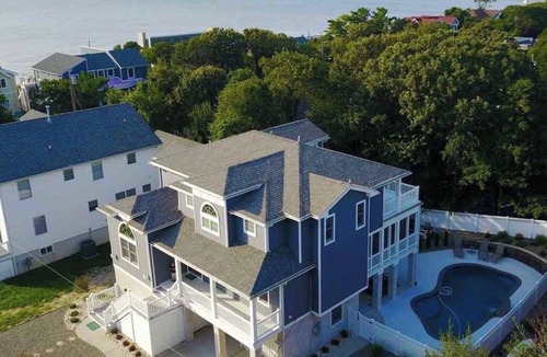 Villas House | Poolside Bay Haven: POOL IS OPEN! Beautifully Decorated, Family & Pet Friendly!