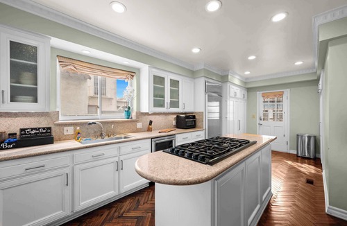 Pico - Robertson House | Poolside Beverly Hills Getaway · Spa & Games