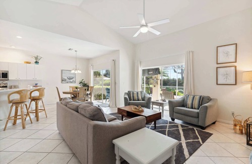 Falcons Glen House | Poolside Bliss and a Family-Friendly Oasis