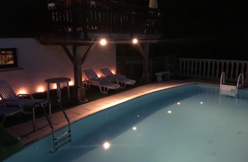 Plantades House | Poolside Bliss Near Lake