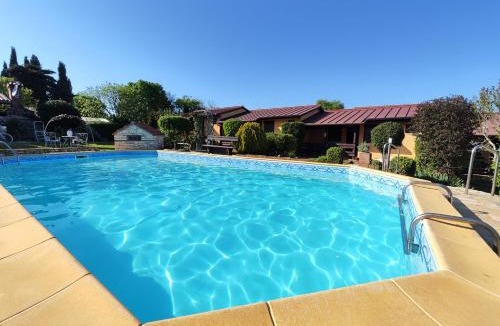 Rovinjsko Selo House | Poolside compact family cottage Bella
