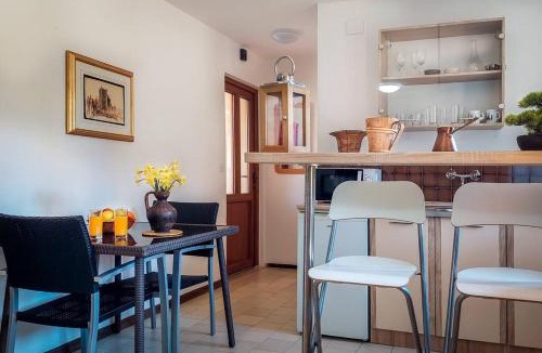 Rovinjsko Selo House | Poolside compact family cottage Bella