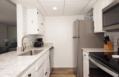 Holiday Isle Condo | Poolside Destin Condo + Free Beach Service