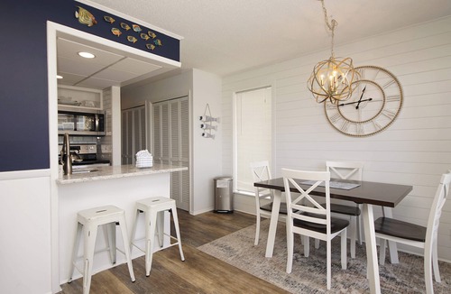 Holiday Isle Condo | Poolside Destin Condo + Free Beach Service