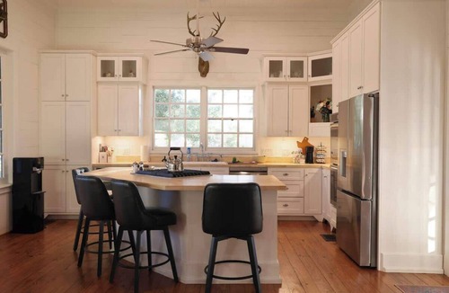 Fayetteville House | Poolside Escape 10 Min to Round Top+Hot Tub+Views