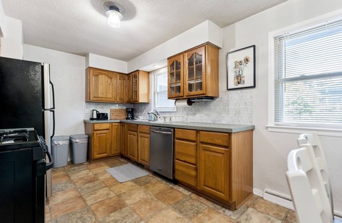 Norton Shores House | Poolside Escape | 5 Bed, 2 Bath