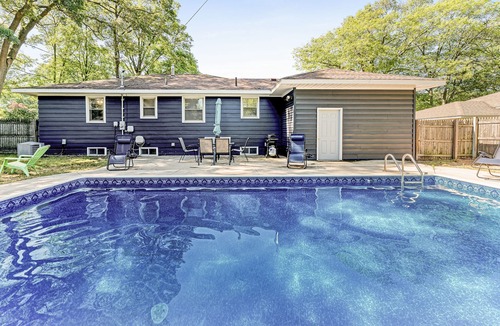 Norton Shores House | Poolside Escape | 5 Bed, 2 Bath
