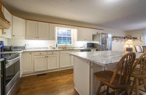 Helen Cabin | Poolside Escape - Luxurious Home w/Private Pool