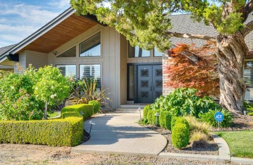 Ripon House | Poolside Escape w/Hot Tub! 8 Mi to Dtwn Modesto