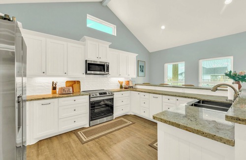 Port Bolivar House | Poolside Family Fun w/Slide & Sun—4 Min to Beach!