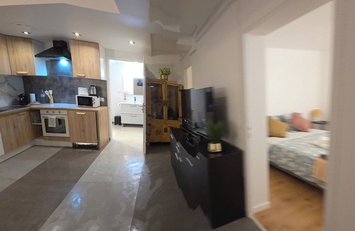 Oinville-sur-Montcient Apartment | Poolside cottage