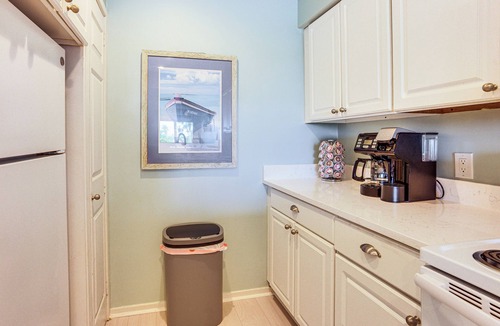 Beachwalk Condo | Poolside Fun & Ocean Strolls: Harbor Island Haven!