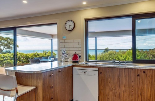 Dromana House | POOLSIDE GETAWAY - DROMANA