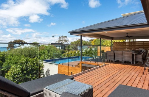 Dromana House | POOLSIDE GETAWAY - DROMANA