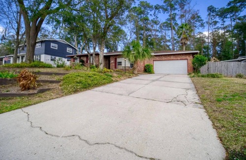 Hyde Park House | Poolside Haven Near Golf Course Sleeps 12