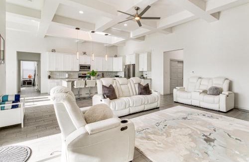 Rio Rancho House | Poolside & Hot Tub Lounging: Luxe Rio Rancho Home