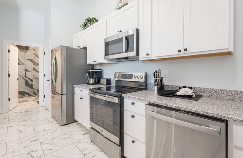 Indian Point Villa | Poolside King Villa 3-Min to SDC, Heated Pool/HTub