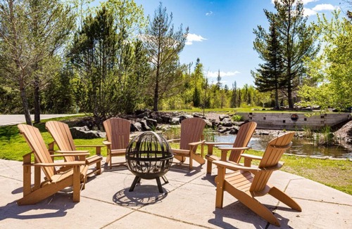 Two Harbors Apartment | Poolside Lodge One Bedroom Suite