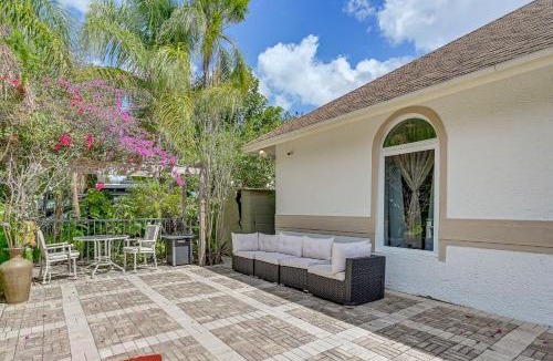 Rural Estates House | Poolside Oasis: Group-Friendly Getaway in Naples!
