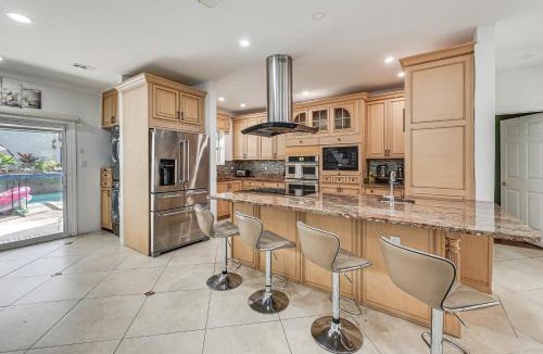 Rural Estates House | Poolside Oasis: Group-Friendly Getaway in Naples!