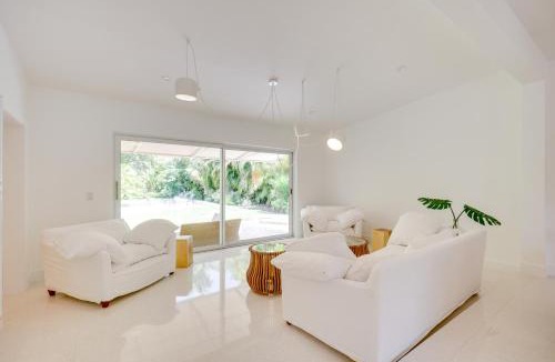 Biscayne Park House | Poolside Oasis in Biscayne Park! Modern Retreat