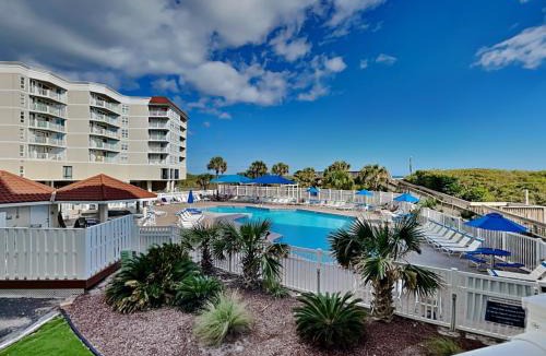 Sneads Ferry Apartment | Poolside Paradise