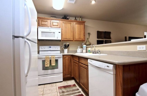 New Braunfels Condo | Poolside Porch Paradise | WiFi | Queen Beds | Pool