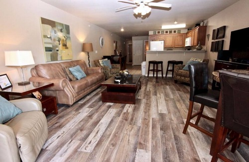New Braunfels Condo | Poolside Porch Paradise | WiFi | Queen Beds | Pool