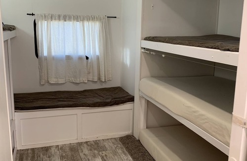 Earlsboro House | Poolside Renovated RV