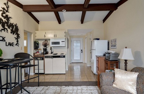 Kimberling City Condo | Poolside Retreat at Kimberling Crossing