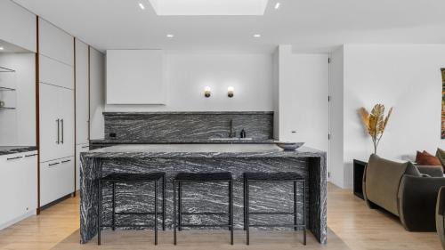 Hawks Nest House | Poolside Retreat