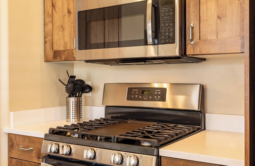 Sienna Hills House | Poolside Retreat Dog Friendly!