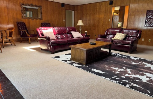 Gainesville House | Poolside Retreat Sleeps 9 Family Getaway