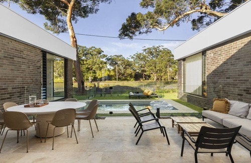 Hawks Nest House | Poolside Retreat, TOP NOTCH