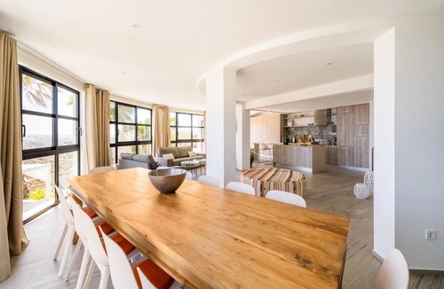 Coveta Fuma Villa | Poolside Stay with Ocean Views