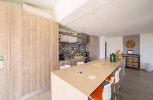 Coveta Fuma Villa | Poolside Stay with Ocean Views