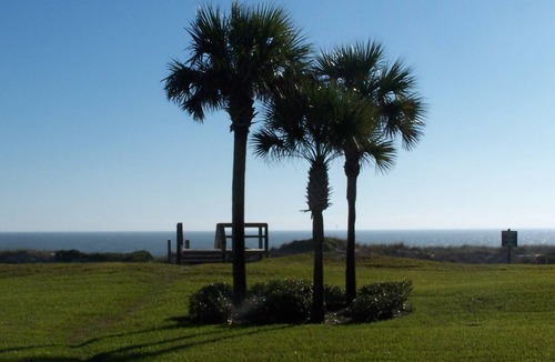 American Beach Villa | Poolside Sailmaker Condo at Summer Beach!