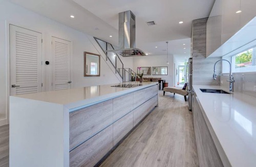 Coral Way House | Poolside Sanctuary 4B 4B heated pool ,Jacuzzi 1Gb internet.