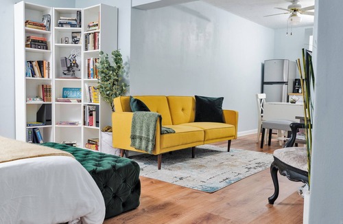 Miramar Apartment | Poolside Studio near Hard Rock Stadium